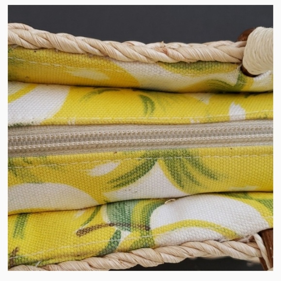 STRAW Shoulder Bag w/Yellow Hawaiin Print Inside - Picture 4 of 7